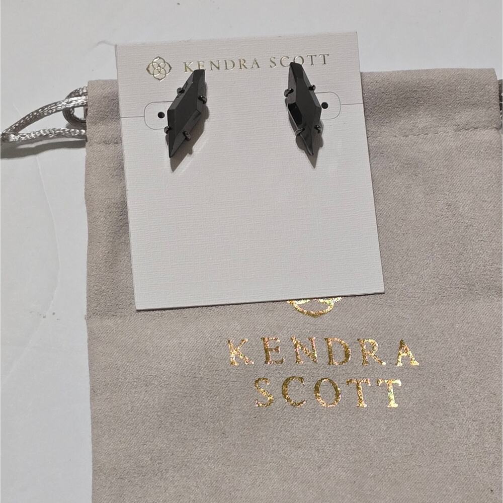 Kendra Scott Brooke? GUNMETAL AND BLACK HEMATITE STUD EARRINGS NEW - Picture 3 of 6